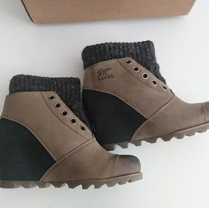 Sorel Joanie sweater 7.5 wedge NWOT